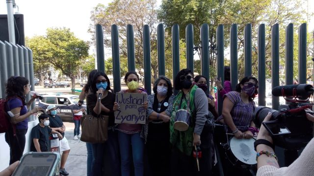 Familiares Zyanya Figueroa exigen justicia y la Fiscalía de Puebla les responde con agresiones