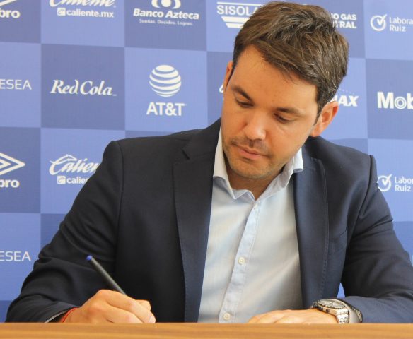 ¡Hay Larcamón para rato! Club Puebla extiende contrato de su técnico hasta 2022