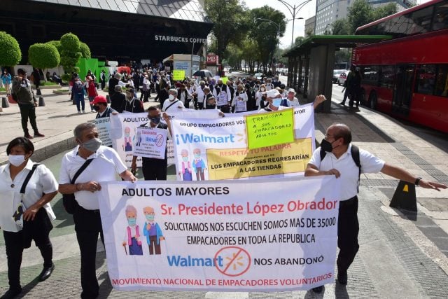 Manifestación de empacadores contra Walmart