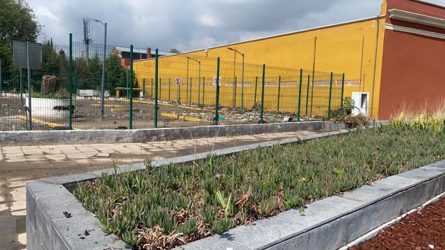 Basura cunde explanada de La Constancia tras desbordamiento del Río Atoyac