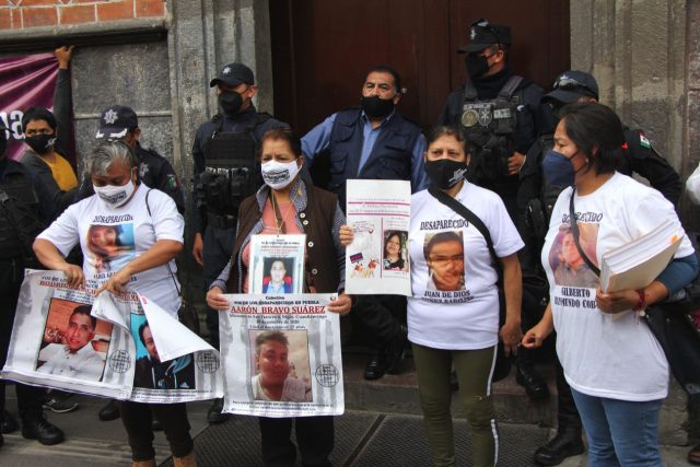 Voz de los Desaparecidos frente al congreso