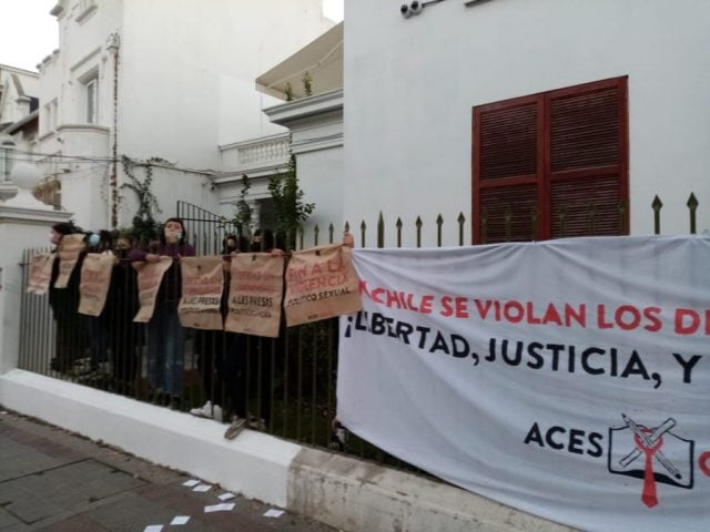 (Video) Estudiantes de la ACES tomaron dependencias del INDH para exigir libertad de los presos de la revuelta