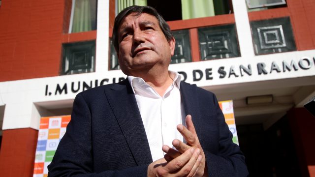 Ex alcalde de San Ramón fue formalizado por cohecho y lavado de dinero: Fiscalía pide prisión preventiva y lo acusa de ingresar $263 millones a sus cuentas sin justificación