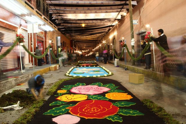 Conoce el bello arte efímero de las «Alfombras de Huamantla»