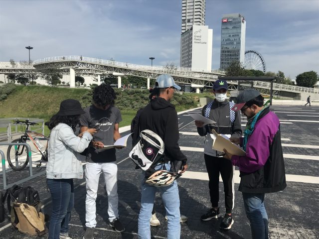 Colectivo Toque Poblano entregando solicitudes de permiso para el uso lúdico del cannabis