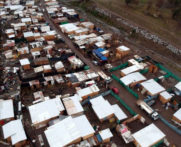 Académica especialista en campamentos advierte que muchos están ubicados en zonas con registros históricos de aluviones