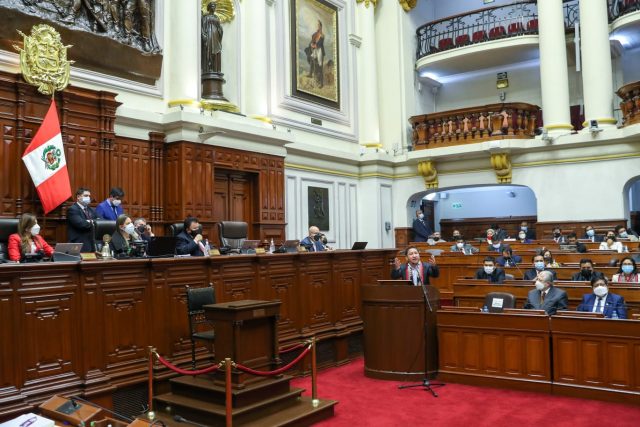 Tras un tenso debate, Congreso de Perú otorga voto de confianza al Gabinete de Castillo