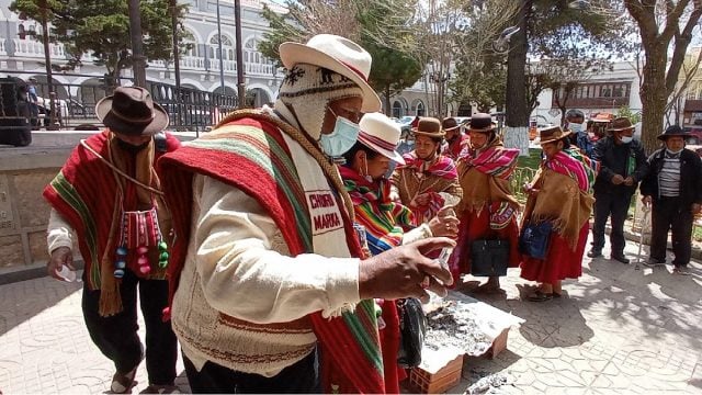 Comunidades indígenas de Bolivia exigen atención a los lagos andinos