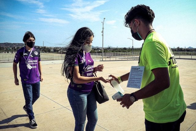 Ingreso al estadio de Mazatlán