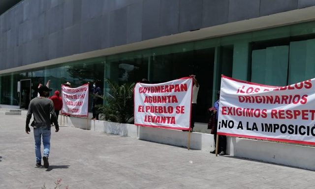 Denuncian activistas reclusión de tres indígenas de Coyomeapan