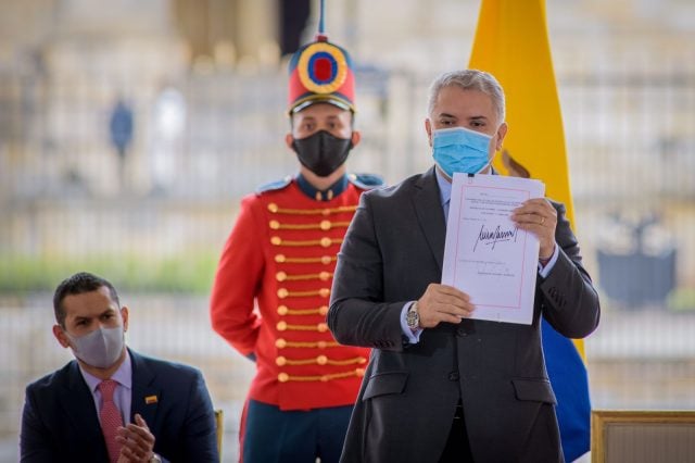 «Castiga el bolsillo»: Duque sancionó polémica reforma tributaria