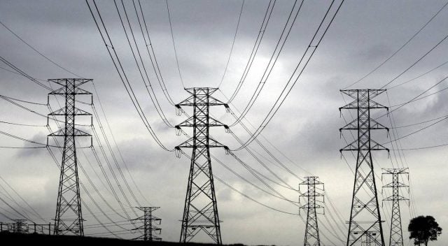 Rusia suspende suministros de electricidad a Finlandia