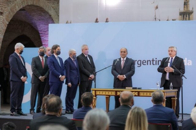 Fernández juramentó a nuevos integrantes de su Gabinete tras crisis por resultados de elecciones PASO