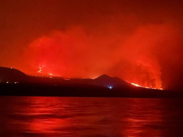 Lava volcán mar