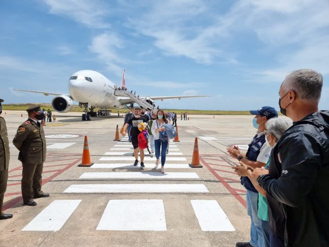 Llegan otros 440 turistas rusos a la isla venezolana de Margarita