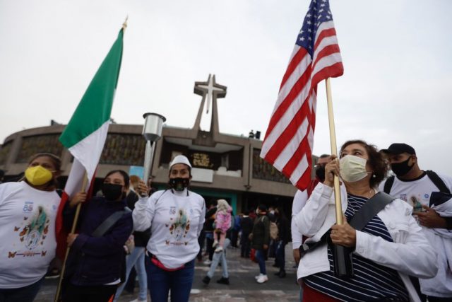 Con promesas, mantienen la llama  de la fe guadalupana