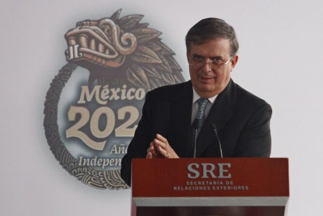 Pasaportes de menores mexicanos incluirán fotografías de los padres: Marcelo Ebrard