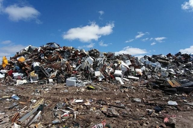 Van contra San Salvador El Verde por tirar basura en barranca