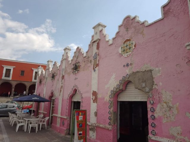 Apoyan universitarios en proyecto para remodelar el Mercado de El Alto