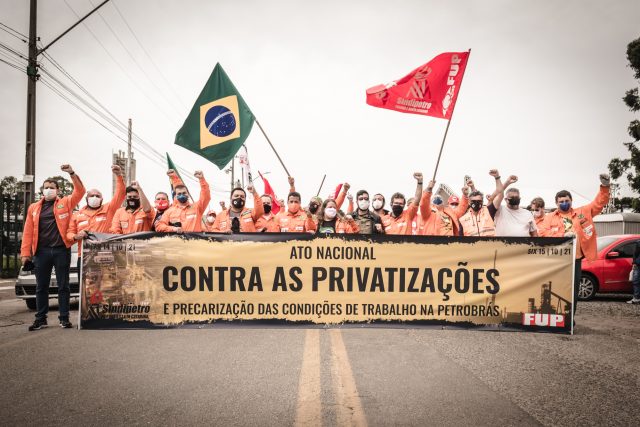 Trabajadores petroleros harán huelga nacional si Bolsonaro privatiza Petrobras