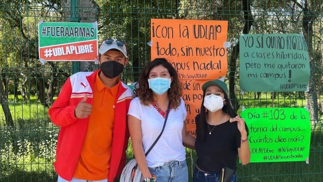 «¡UDLAP libre!», claman estudiantes en las calles de Cholula