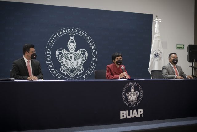 Toman protesta 218 consejeros de la BUAP