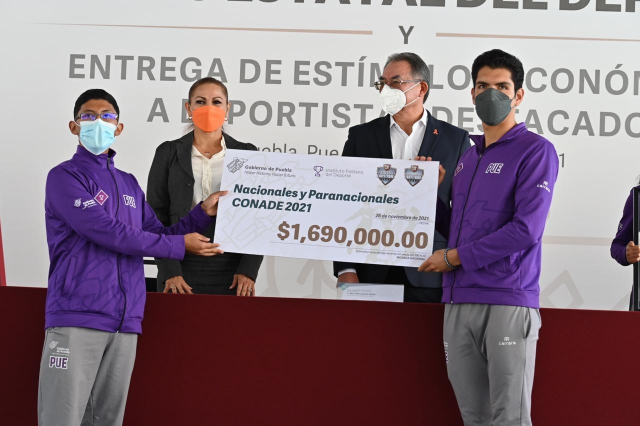 Entrega gobierno estatal Premio Estatal del Deporte 2021