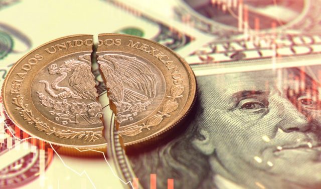 Especulaciones por nueva variante de covid-19 desploman peso frente a dólar