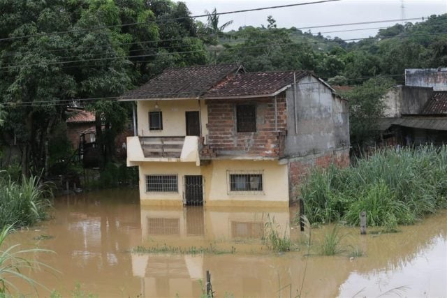 Fuertes lluvias provocan muerte de al menos 24 personas en Brasil