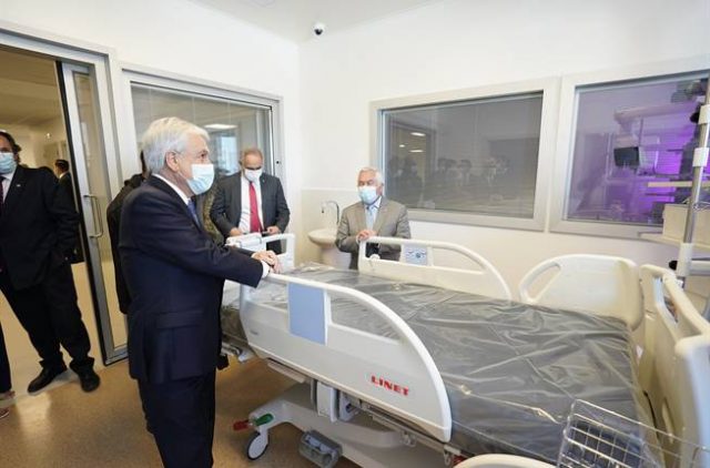 Grave: Se inundó un piso completo del Hospital Biprovincial Quillota-Petorca inaugurado por Piñera hace 1 mes