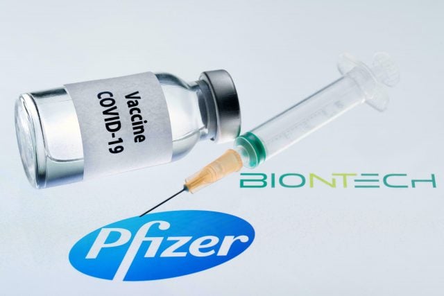 BioNTech: dos dosis de la vacuna Pfizer pueden no brindar protección suficiente contra ómicron