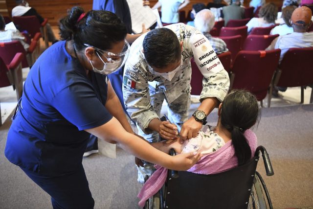 Salud enfrentará Ómicron en Puebla con estrategia médica y vacunación