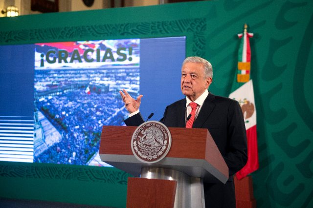 AMLO, conmovido y satisfecho por respaldo en el «fest»