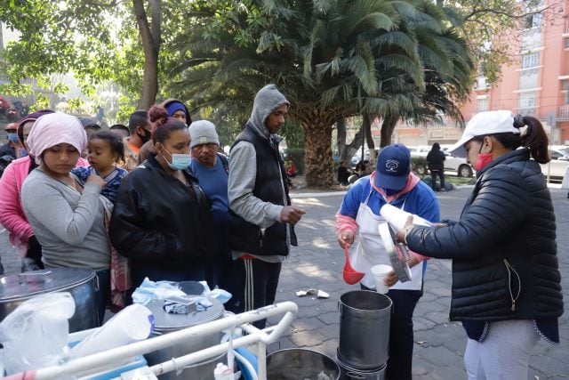 Caravana migrante deja Puebla y avanza a Ciudad de México