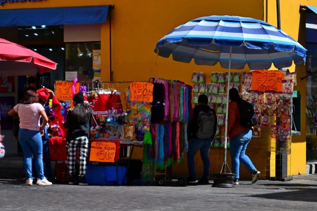 Ambulantes ocupan 17 calles del Centro Histórico poblano