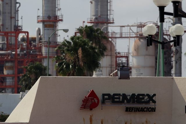 Pemex busca suspender exportaciones de crudo hacia 2023