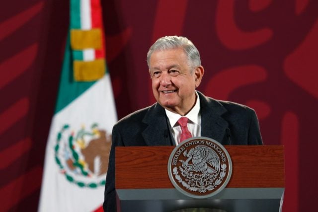 AMLO felicita y reconoce la reivindicación de derechos en las mujeres