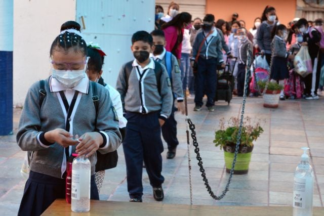 Reporta Salud 521 casos de covid-19 en escuelas poblanas durante 2021