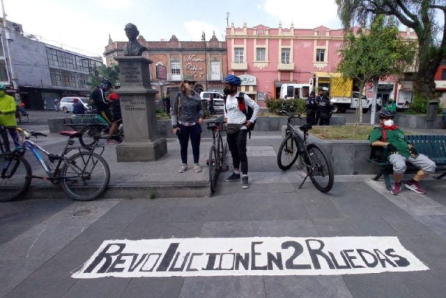 Ciclistas se manifiestan por retiro de ciclovía Hermanos Serdán