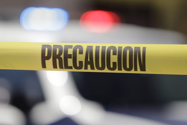 Ejecutan a balazos a 3 hombres en moto en Ahuazotepec; agresores se fugan