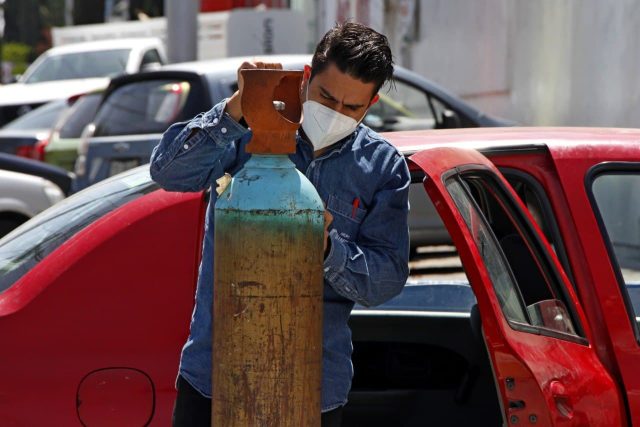 Aumentan precios de renta y venta de concentradores y tanques de oxígeno en Puebla