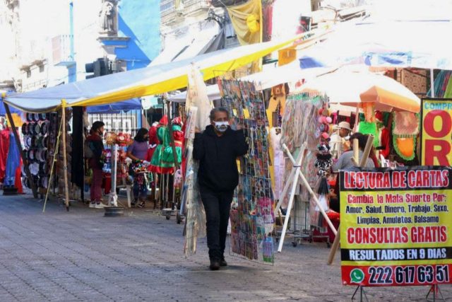 Eduardo Rivera prioriza plebiscitos; deja de lado a ambulantes del Centro Histórico