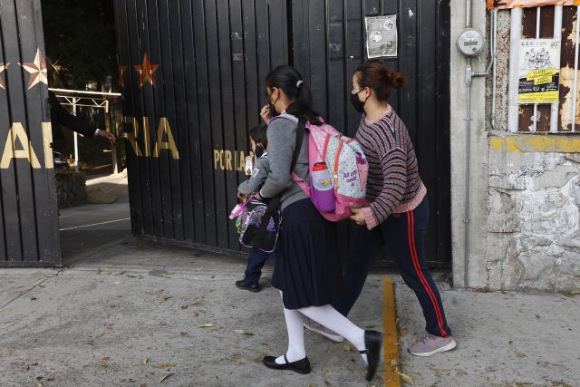 Cae 8.4% inversión física en educación del país