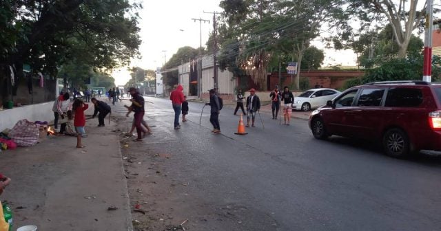 Paraguay: Indígenas cierran avenida para exigir la regularización de tierras