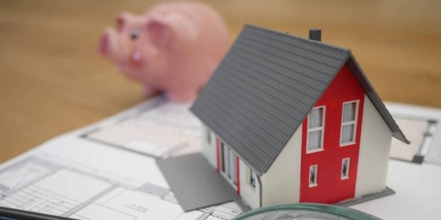 Advierten que alza de tasas de interés puede hacer estallar una burbuja inmobiliaria en EE. UU.