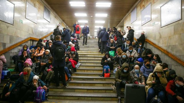 Mexicana se refugia en el metro de Kiev; primeras horas del ataque