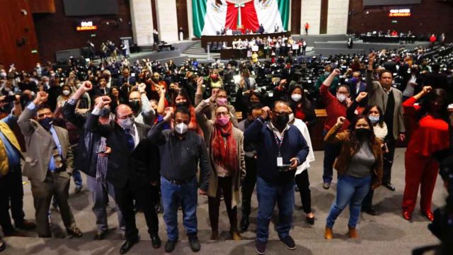 Exigen justicia periodistas durante sesión en San Lázaro