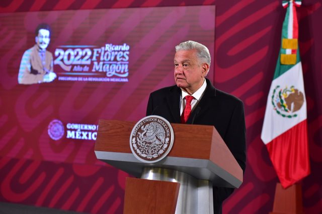 Apoya AMLO a Sheinbaum ante presiones por L12; no hay candidato preferido, asegura