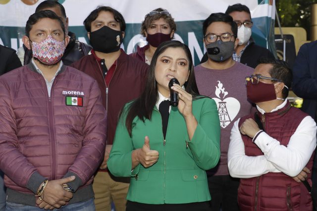 Reaparece Claudia Rivera en mitin para defender la reforma energética