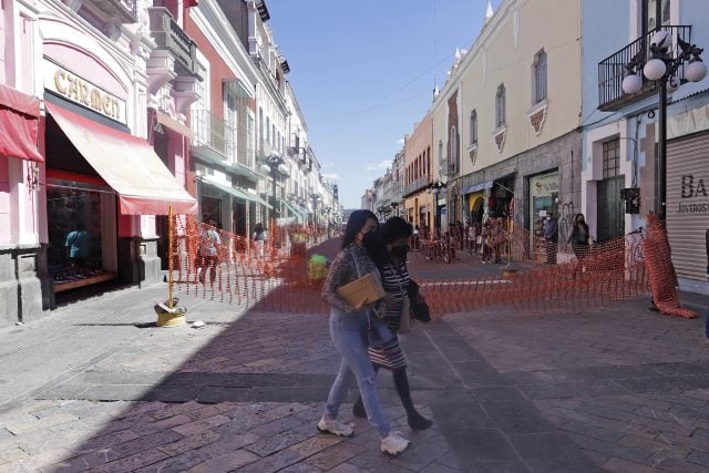 Edil poblano minimiza quejas por peatonalización en Barrio de Santiago  